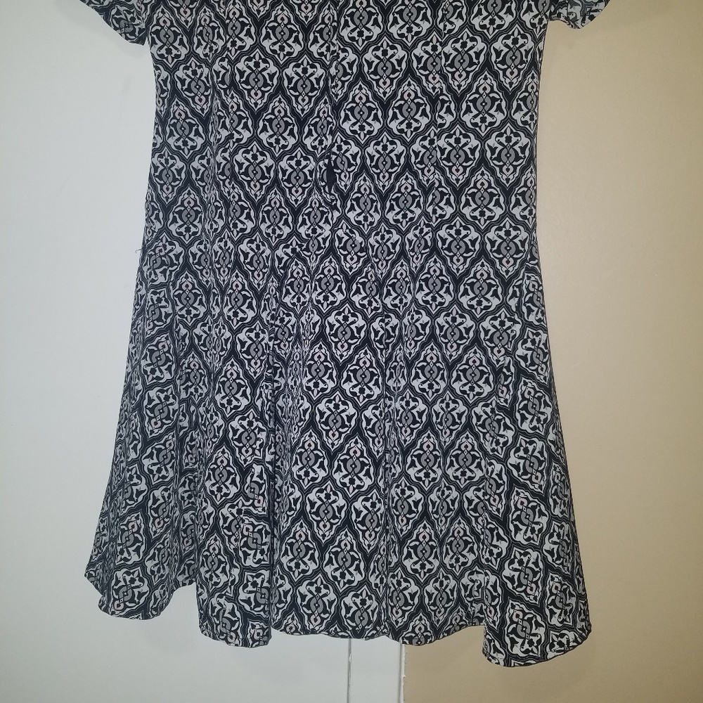 Pattern Dress - Picture 3 of 8